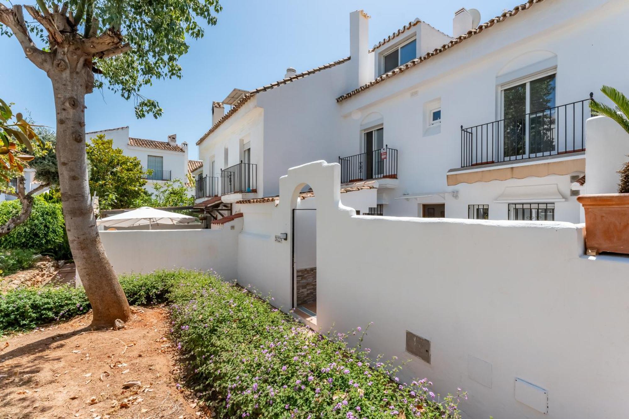 Townhouse Cancelas By Kura Homes